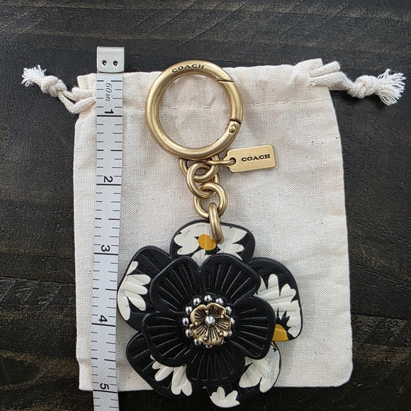 Coach Tea Rose Bag Charm With Floral Daisy Print - Picture 5 of 9
